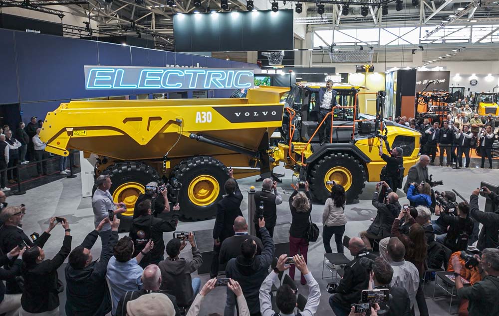 VolvoCE Hauler Reveal1